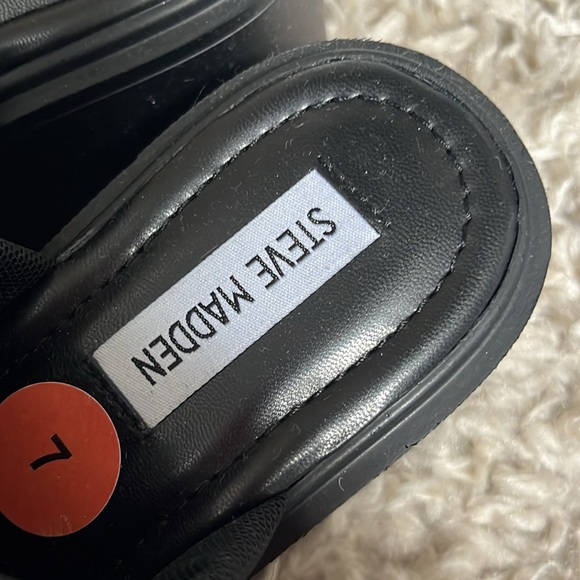Steve Madden black platform sandals, size 7. - Picture 3 of 3